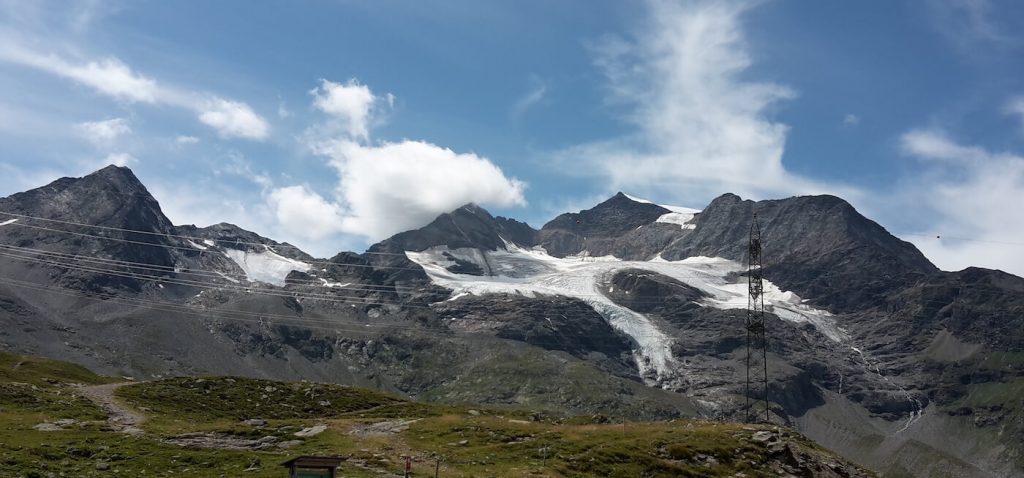 Gletsjer op de top van de bernina pas